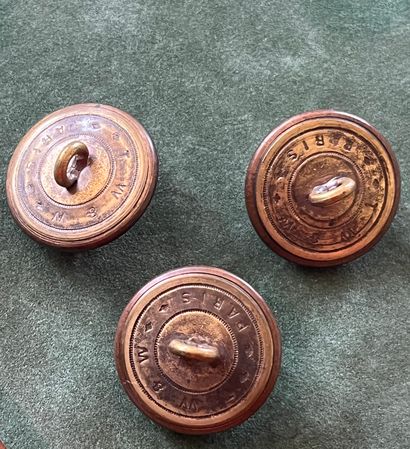 Ensemble de 3 boutons de tenue à décor de...
