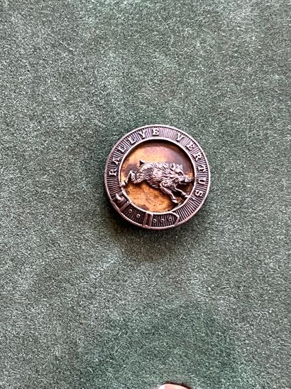 EST. Bouton de gilet du rallye Vertus (1889-1897)1er...