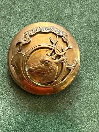 ANJ. Bouton de tenue du rallye Sillé (1884-1914)Mr...