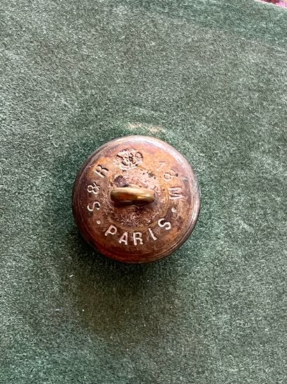 SAIN. Bouton de gilet de l’équipage Bejarry...