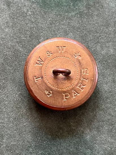 POI. Bouton de tenue de l’équipage de La...