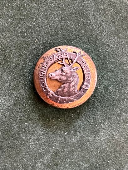 BER. Bouton de gilet de l’équipage de La...