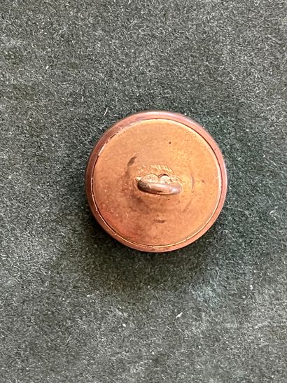 BER. Bouton de gilet de l’équipage de La...