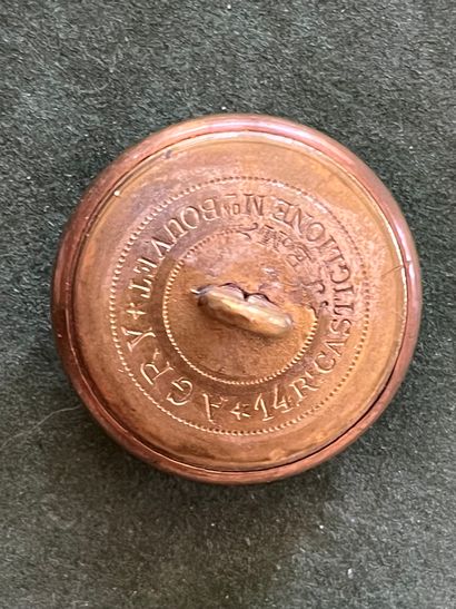 BOURB. Bouton de tenue du vautrait de La...