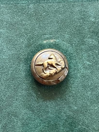 ANJ. Bouton de gilet de l’équipage de La...