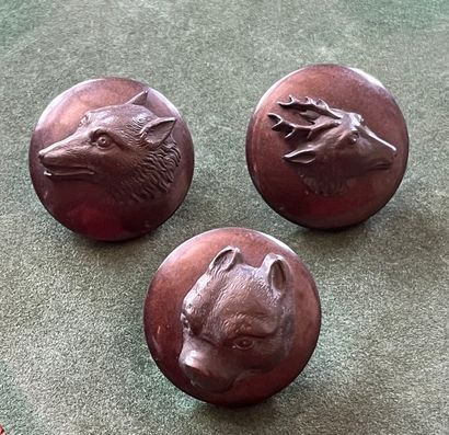 Ensemble de 3 boutons de tenue à décor de...