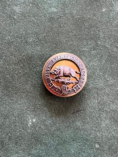EST. Bouton de gilet de l’équipage Pique...