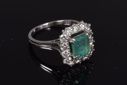 Rectangular-shaped ring in white gold (750...