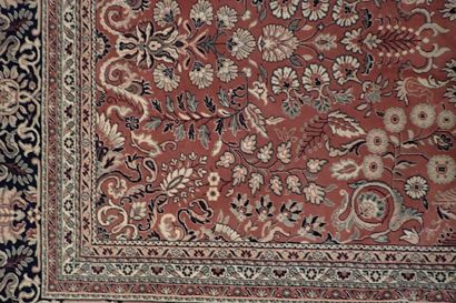 Large mechanical wool carpet with floral...