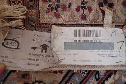Pakistan rug in handmade velvet, cotton warp...