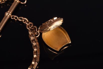 18K yellow gold watch case with watch key...