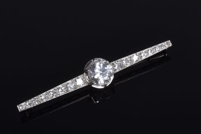 Barrette brooch in platinum (850 thousandths)...