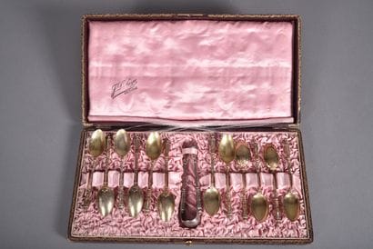 Set of 12 vermeil dessert spoons, Russian...