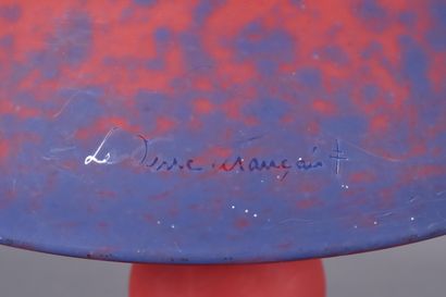 Le Verre Français. Mushroom lamp in red and...