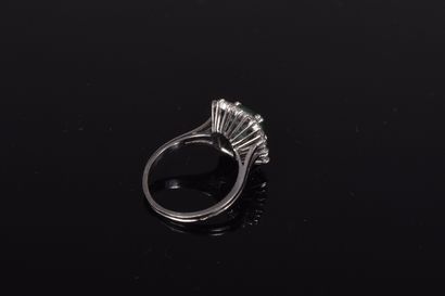 Rectangular-shaped ring in white gold (750...