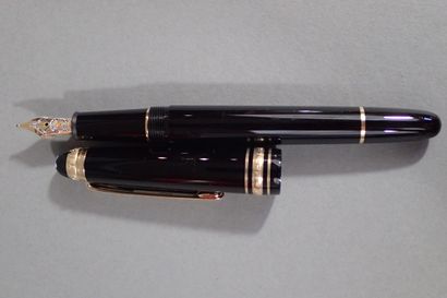 MONTBLANC. Set of two Meisterstuck fountain...