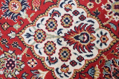Large mechanical wool rug with floral motifs...