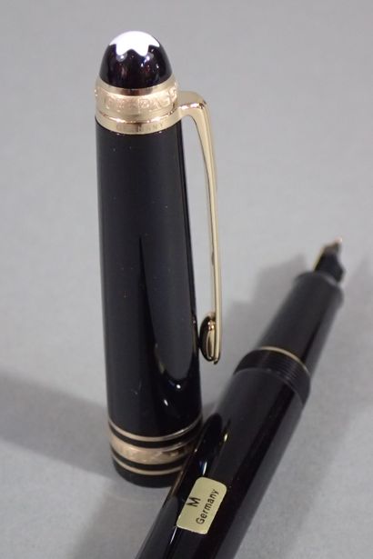 MONTBLANC. Set of two Meisterstuck fountain...