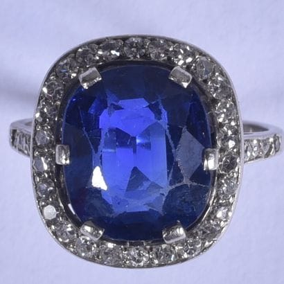 Jewelry ring in platinum (850 thousandths)...