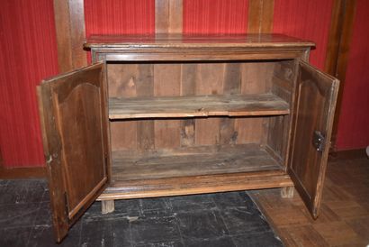 Moulded oak hunting sideboard opening on...