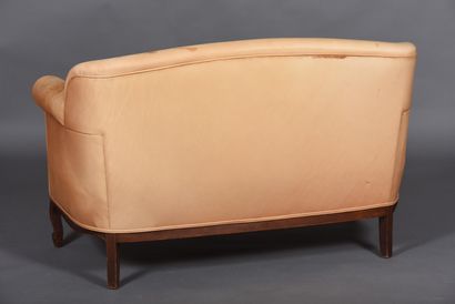Living room comprising a pair of club armchairs...