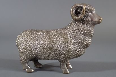 Japan, circa 1900
Bronze okimono, depicting...