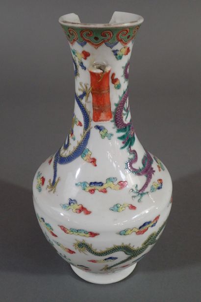 China, late 19th century
Small porcelain...