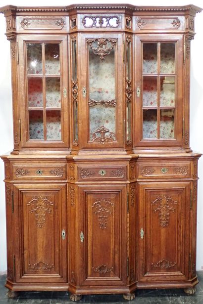 Two-body sideboard with central recess in...