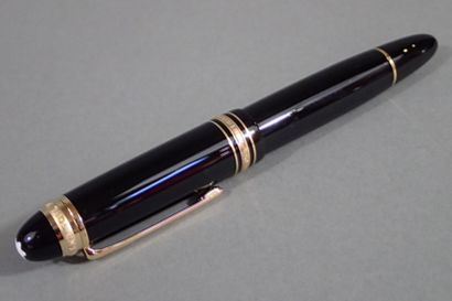 MONTBLANC. Set of two Meisterstuck fountain...