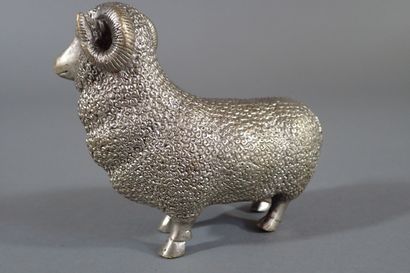 Japan, circa 1900
Bronze okimono, depicting...