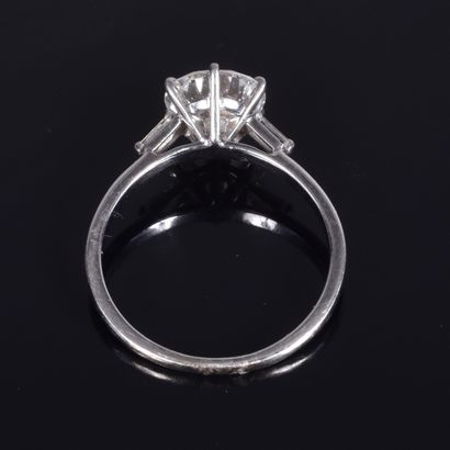 Solitaire ring in white gold (750 thousandths)...