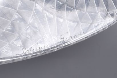 LALIQUE France. Huilier-vinaigrier in blown-molded...