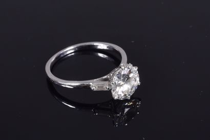 Solitaire ring in white gold (750 thousandths)...