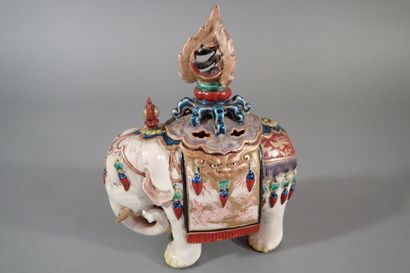 Japan, Meiji period
Two glazed stoneware...