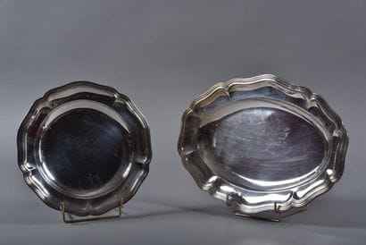 Set of two serving dishes with scalloped...