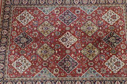 Large mechanical wool rug with floral motifs...