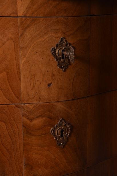 Small curved jumping chest of drawers in...