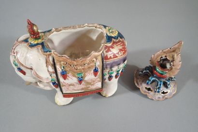Japan, Meiji period
Two glazed stoneware...