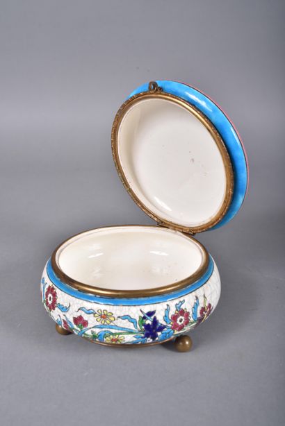 LONGWY. Circular ceramic bonbonnière in Longwy...