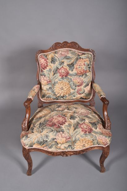 Suite of two large armchairs forming a pair...