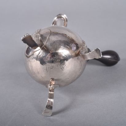 Tripod silver baluster-shaped egoiste coffee...