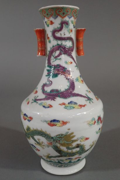 China, late 19th century
Small porcelain...