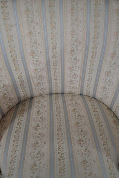 Pair of corbeille marquises in grey rechampi...