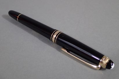 MONTBLANC. Set of two Meisterstuck fountain...