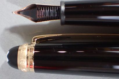 MONTBLANC. Set of two Meisterstuck fountain...