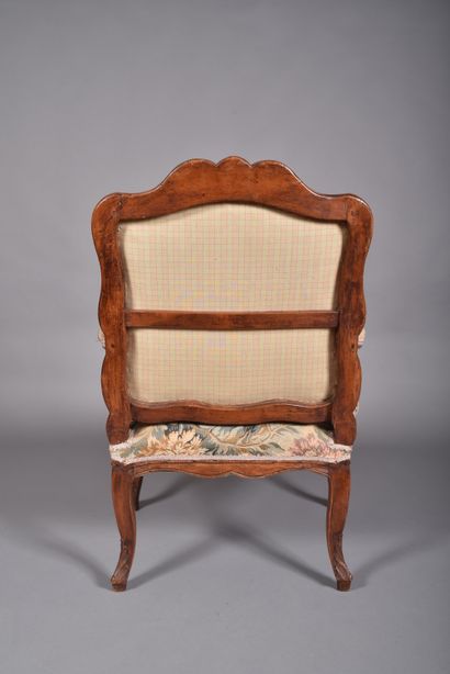 Suite of two large armchairs forming a pair...
