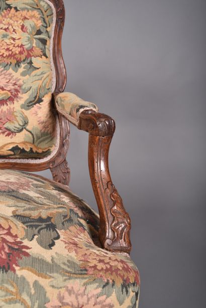 Suite of two large armchairs forming a pair...