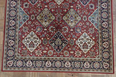 Large mechanical wool rug with floral motifs...
