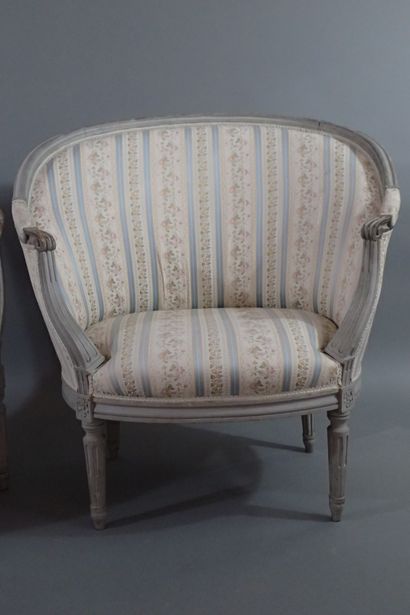 Pair of corbeille marquises in grey rechampi...