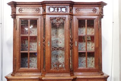 Two-body sideboard with central recess in...